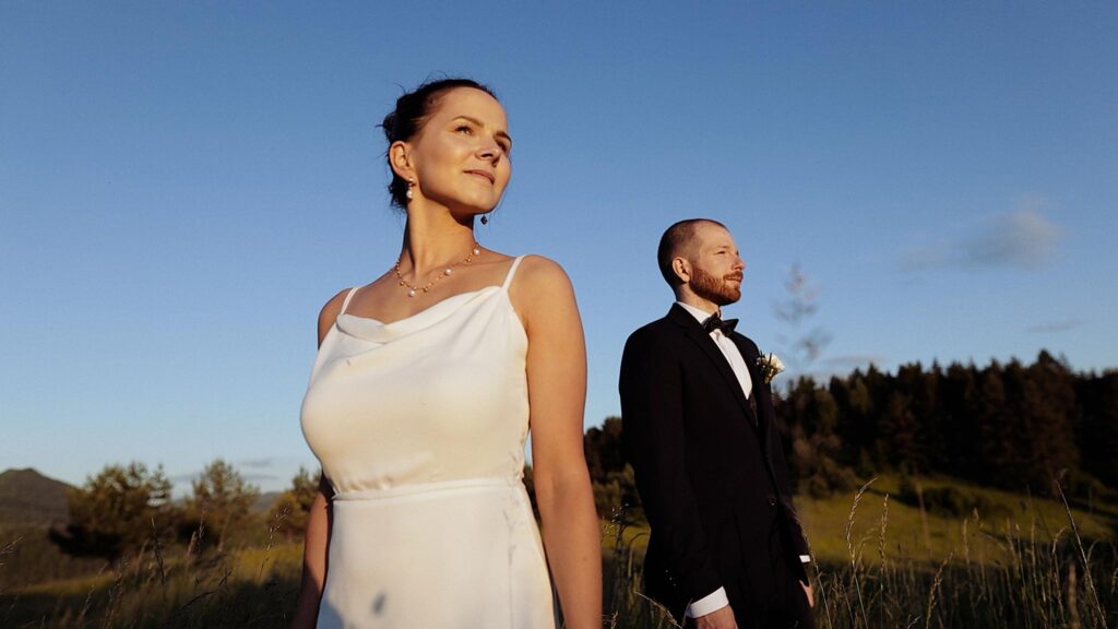 Para młoda w miejscowości Zakopane i ich kamerzysta na wesele